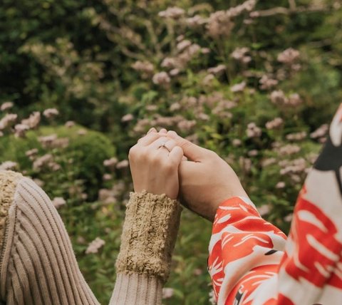 Romantisnya Momen Ihsan Fadhlur Lamar Elma Agustin di Taman Shisedo Jepang saat Matahari Terbenam, Mirip Agenda Film