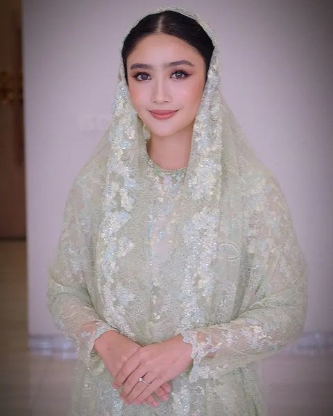 8 Potret Cantik Febby Rastanty di Acara Pengajian dan Siraman Jelang Menikah dengan Drajad Djumantara