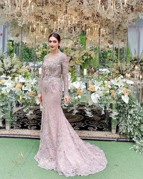 5 Inspirasi gaya Kondangan Artis dari Krisdayanti hingga Annisa Pohan, Simpel tapi Elegan