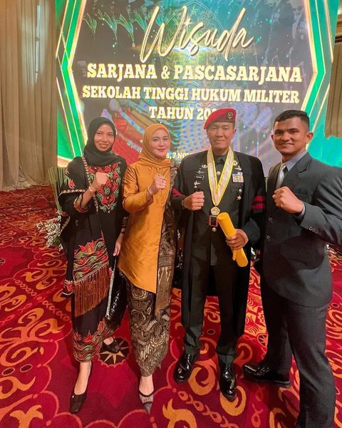 Cantik Berkebaya Kuning, 6 Potret Juliana Moechtar Jadi Pendamping Wisuda S2 Sang Suami di Sekolah Tinggi Hukum Militer