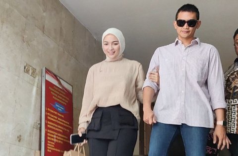 Senyum Manis Citra Kirana saat Dampingi Rezky Aditya Hadapi Kasus Dugaan Penelantaran Anak: Dapat Julukan Istri Panutan