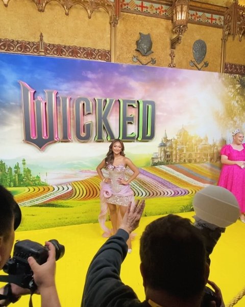 Potret Marion Jola Hadiri Gala Premier 'Wicked' di Australia, Kulit Eksotis Dalam Balutan Dress Pink Disorot