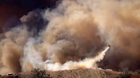 FOTO: Dahsyatnya Kebakaran Hutan di California, Puluhan Ribu Warga Dievakuasi