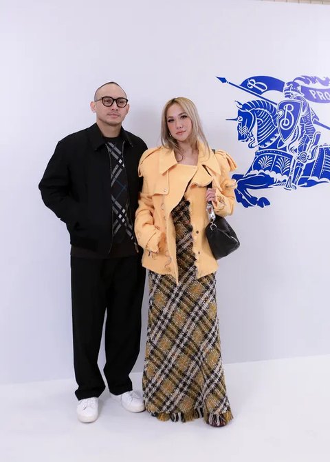 Deretan Outfit Couple Artis di Acara Burberry Outerwear 2024 Jakarta