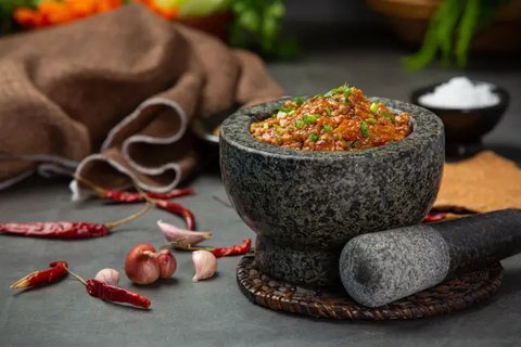 Cara Mudah Bikin Sambal Bawang yang Pedas, Lengkap dengan Resep dan Variasi Lainnya