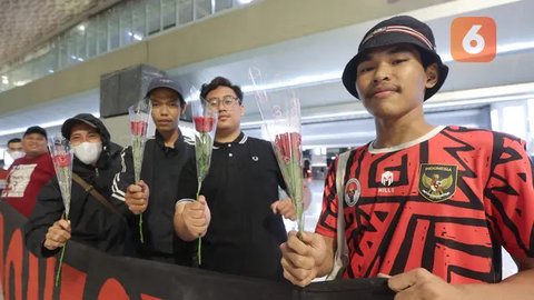 FOTO: Juara Piala AFF 2024, Timnas Futsal Indonesia Disambut Bak Pahlawan Saat Tiba di Tanah Air