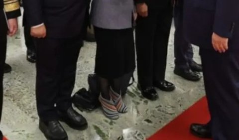 Potret Sepatu Unik Wamen Stella Christie Saat Bertemu Presiden China Xi Jinping, Ini Perkiraan Harganya