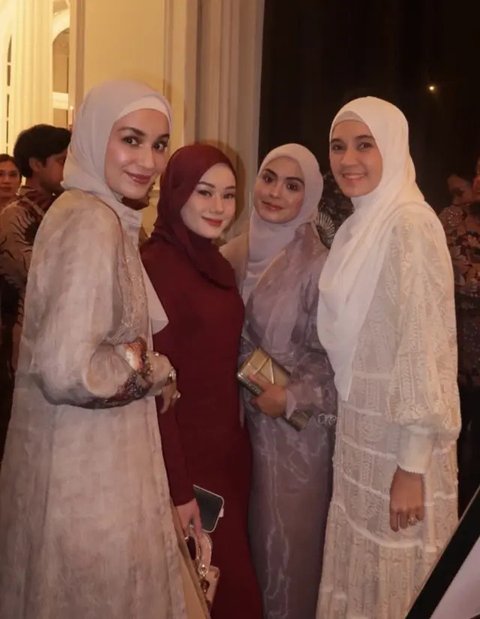 8 Inspirasi OOTD Artis Berhijab di Resepsi Pernikahan Febby Rastanty dan Ajat