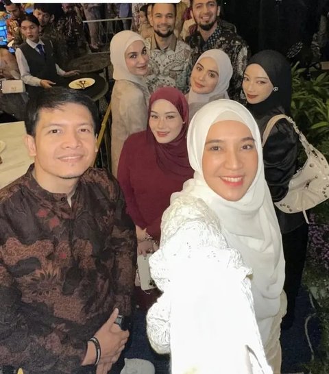 8 Inspirasi OOTD Artis Berhijab di Resepsi Pernikahan Febby Rastanty dan Ajat