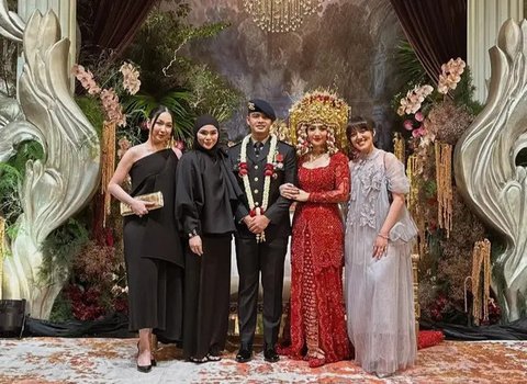 8 Inspirasi OOTD Artis Berhijab di Resepsi Pernikahan Febby Rastanty dan Ajat