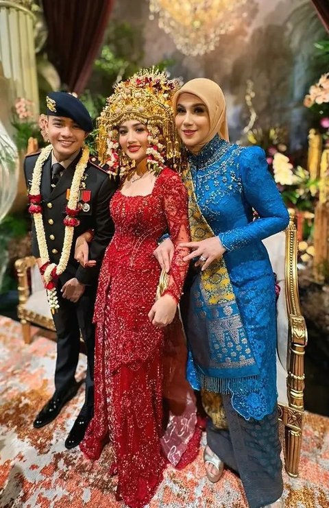 8 Inspirasi OOTD Artis Berhijab di Resepsi Pernikahan Febby Rastanty dan Ajat