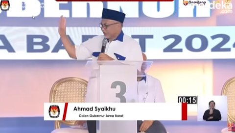 Cawagub Ronald Sampai Berdiri & Demul Mendekat Colek Syaikhu di Debat, Ada Apa?