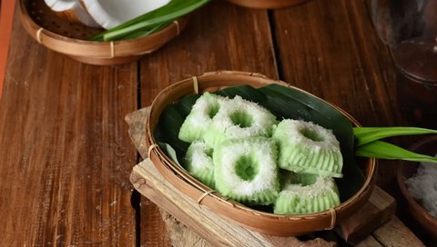 Berapa Kalori dan Nutrisi dari Kue Putu Ayu? Kalori yang Perlu Diwaspadai dalam Setiap Suapan