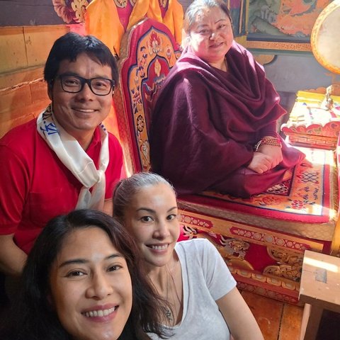 Potret Dian Sastro & Nadya Hutagalung Liburan Bareng ke Bhutan, Kecantikan Natural Terpancar Tak Kaleng-kaleng