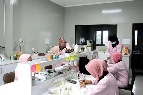 Cara Sukses Buka Bisnis Skincare, Ini Daftar Jasa Maklon Skincare Top di Indonesia