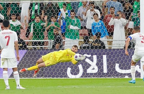 Tak Gentar Jelang Lawan Jepang, Kiper Timnas Indonesia Maarten Paes Singgung Pengalaman Hadapi Lionel Messi