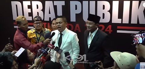 Penampilan Necis Dedi Mulyadi dengan Gaya Rambut Semar di Debat Pilgub Jabar Jadi Sorotan