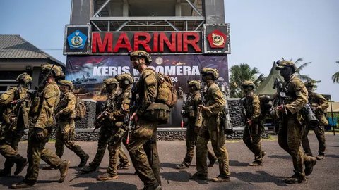 FOTO: Aksi Prajurit TNI dan Tentara Australia Lancarkan Operasi Amfibi Serbu Wilayah Musuh di Pantai Banongan