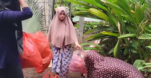 Bule Cantik Mualaf dari Amerika Ikut Menimbang Rongsokan Bareng Sang Suami 'Ini Pengalaman yang Sangat Lucu'