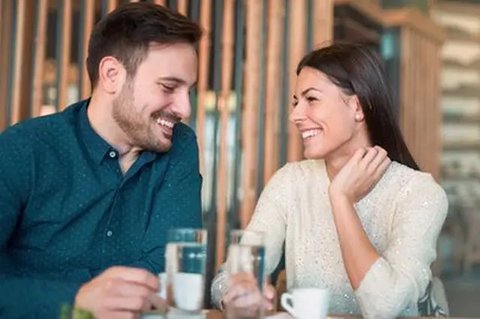 Lima Sikap Perempuan yang Penuh Kasih Sayang hingga Membuat Pria Jatuh Hati