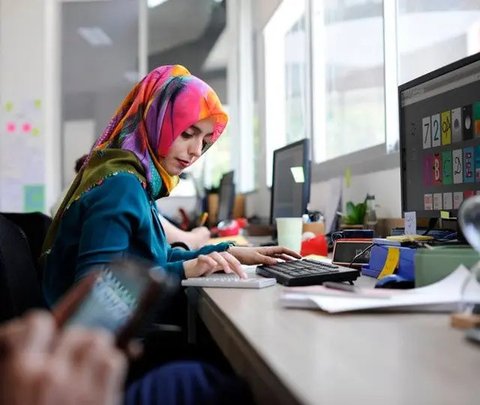 Ciri-ciri Perempuan Sederhana yang Berkelas dan Mengesankan