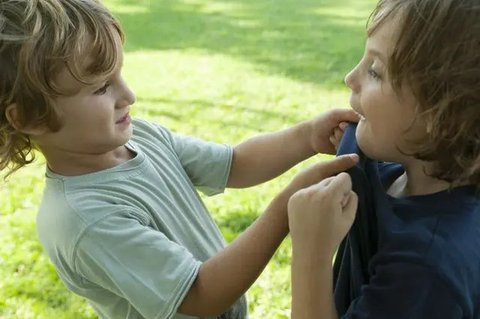 Peran Strawberry Parents  dalam Membentuk Generasi yang Kurang Tangguh