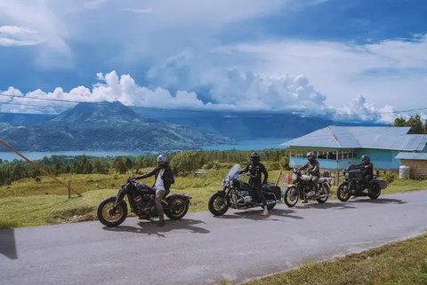 6 Gaya Raffi Ahmad, Gading Marten, Desta & Ariel Noah Asik Liburan ke Danau Toba, Keliling Naik Moge hingga Foto di Patung Yesus Kristus