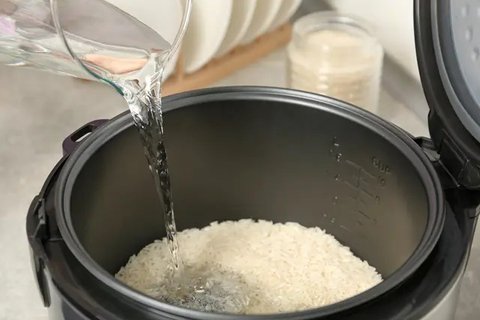 Cara Menghindari Nasi Cepat Basi di Rice Cooker, Penyebab dan Tips Agar Tahan Lama