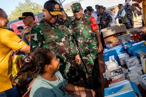 Diperintah Prabowo, Begini Gerak Cepat Panglima TNI Datangi Korban Erupsi Lewotobi