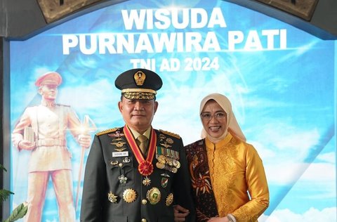 Potret Jenderal Dudung Bareng Keluarga di Acara Wisuda Purnawira Pati TNI AD, Putranya yang Taruna Akmil Bikin Salfok