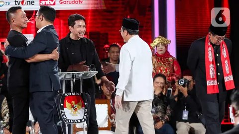 FOTO: Momen Hangat RK-Suswono, Dharma-Kun, dan Pramono-Rano Berpelukan Usai Saling Serang di Debat Pilkada Jakarta