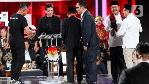 FOTO: Momen Hangat RK-Suswono, Dharma-Kun, dan Pramono-Rano Berpelukan Usai Saling Serang di Debat Pilkada Jakarta