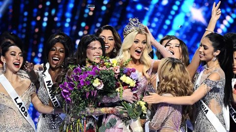 FOTO: Cantiknya Victoria Kjaer si 'Manusia Barbie', Wanita Denmark Pertama Raih Mahkota Miss Universe 2024