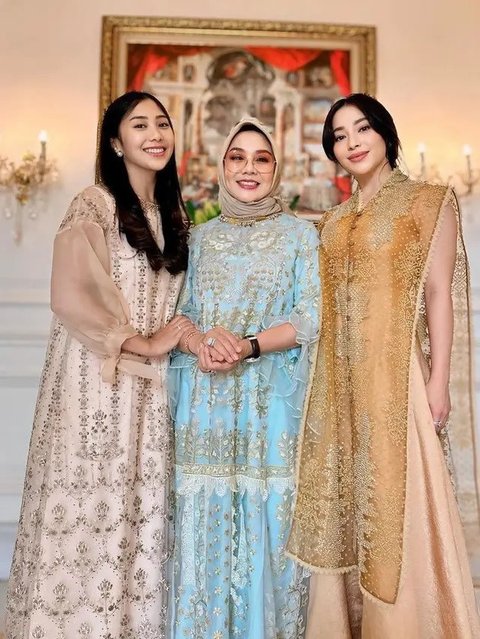 Model Baju Lebaran 2025 Wanita yang Elegan, Inspirasi Gaya dari Selebriti