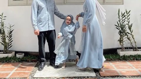 4 Ide Baju Lebaran Anak Perempuan, Para Putri Selebriti Jadi Inspirasi