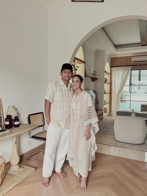 Romantis di Hari Raya, Ini 4 Inspirasi Baju Lebaran Couple 2025 ala Pasangan Selebriti