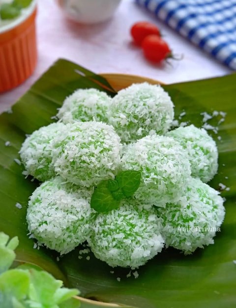 Filosofi Klepon, Makanan Bulat Hijau dengan Balutan Kelapa yang Penuh Kelembutan, Kejutan, dan Makna Kehidupan