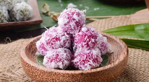 Filosofi Klepon, Makanan Bulat Hijau dengan Balutan Kelapa yang Penuh Kelembutan, Kejutan, dan Makna Kehidupan