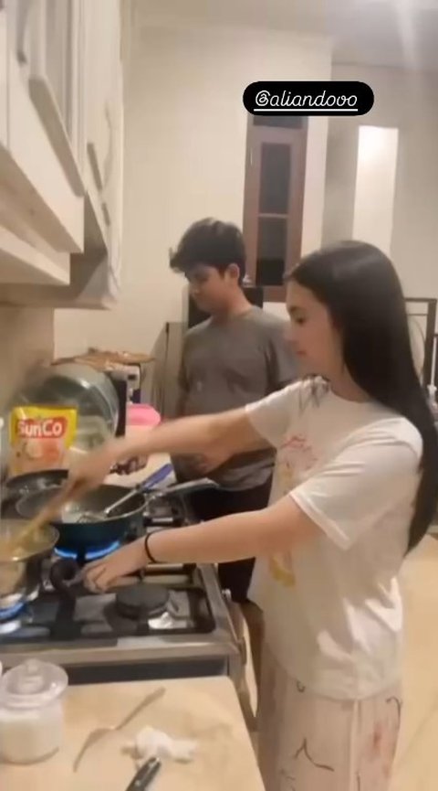 Potret Aliando Bareng Pacar Baru Richelle Skornicki, Beda Usia 13 Tahun tapi Sudah Dapat Restu dari Calon Mertua