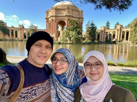 Jarang Tersorot, Potret Khadeeja Anak Gitaris Andra Junaidi yang Cantik Berhijab - Senyumnya Manis Banget