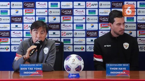 FOTO: Beda Ekspresi Shin Tae-yong dan Thom Haye Jelang Timnas Indonesia Hadapi Arab Saudi