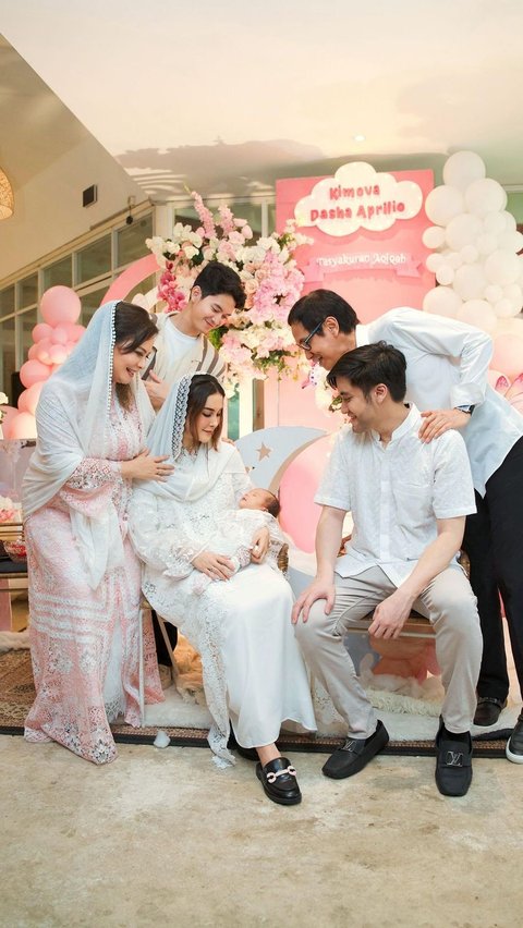 Potret Aqiqah Kimova Dasha Aprilio Putri Cantik Kevin Aprilio & Vicy Melanie, Dekorasi Bernuansa Pink Gemas Banget