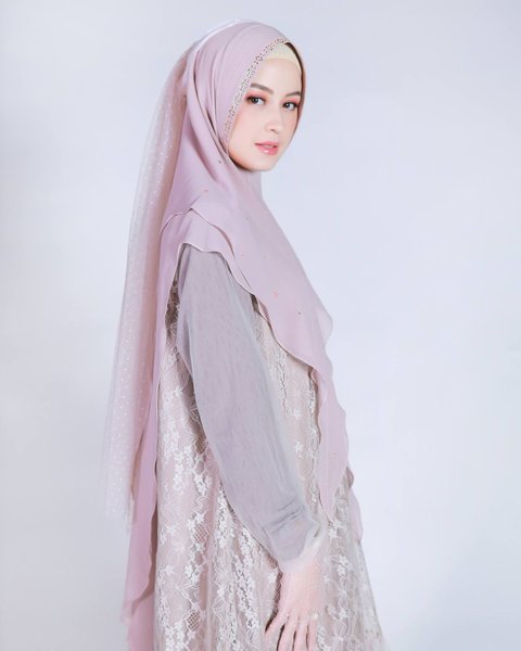 Cantik Pakai Gamis dan Hijab Syar'i, 7 Potret Kimberly Ryder Jadi Model Busana Muslim