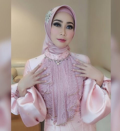 Kini Kembali Bernyanyi, 7 Potret Terbaru Ira Swara Usai Alami Kesulitan Ekonomi