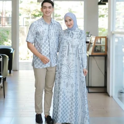 Gaya Lebaran 2025 Super Kekinian, Inspirasi 5 Baju Couple Warna Ice Blue yang Bikin Semua Mata Tertuju Padamu