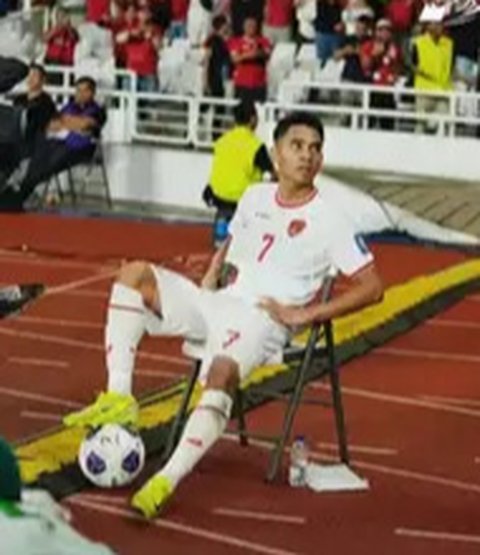 Selebrasi 'Duduk Vincent' Marselino Cetak Gol Kemenangan Indonesia 2-0 Lawan Arab Saudi, Posenya Mirip Cristiano Ronaldo