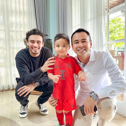 Demi Rafathar, Potret Raffi Ahmad Boyong Nathan Tjoe-A-On Gelandang Timnas Indonesia ke Rumah - Seru-seruan Bareng