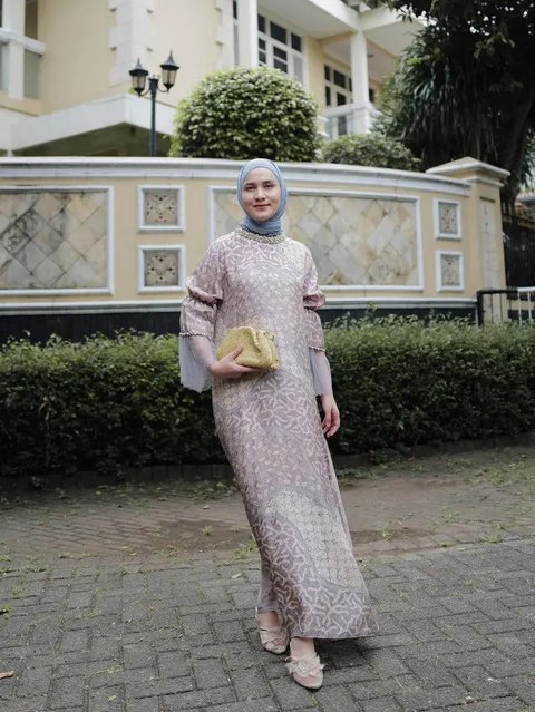 Sempurnakan Penampilan di Hari Raya, Simak 4 Inspirasi Outfit Lebaran yang Santai dan Modis ala Selebriti