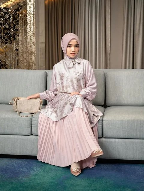 Ingin Elegan di Hari Raya? Intip 4 Inspriasi Outfit Lebaran 2025 untuk Remaja ala Selebriti