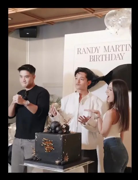 Pakai Outfit Serba Monokrom, 6 Potret Artis di Ulang Tahun Randy Marin, Penampilan Cantik Lyodra Ginting Jadi Sorotan